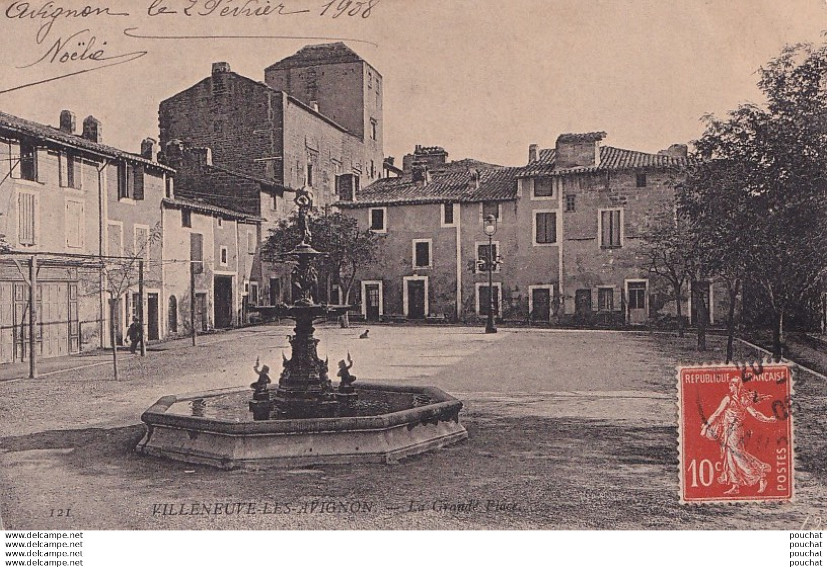 J4-30) VILLENEUVE LES AVIGNON (GARD) LA GRANDE PLACE - Villeneuve-lès-Avignon