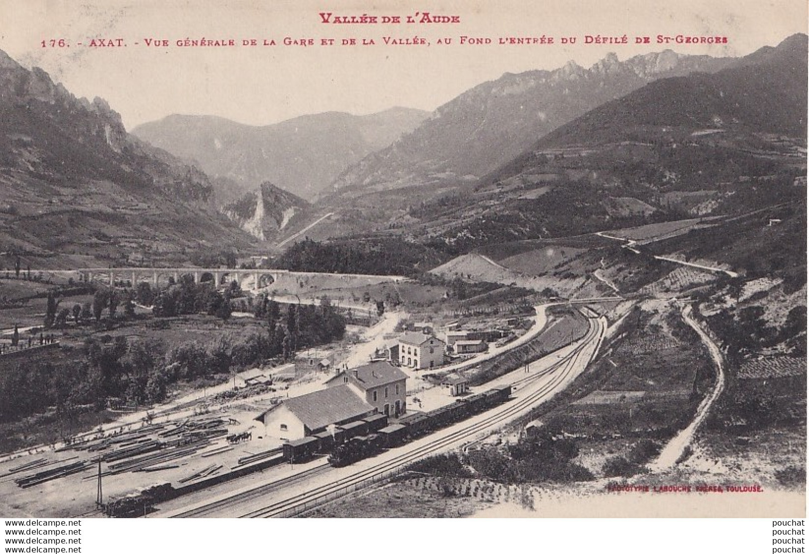 J9-11) AXAT (AUDE) VUE GENERALE DE LA GARE ET DE LA VALLEE - ( TRAIN ARRETE - 2 SCANS )   - Axat