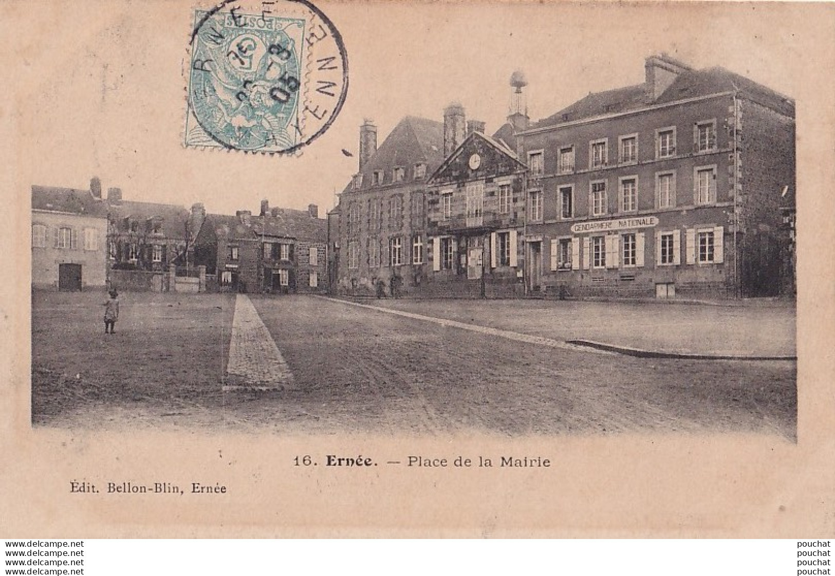 J11-53) ERNEE (MAYENNE) PLACE DE LA MAIRIE - Ernee