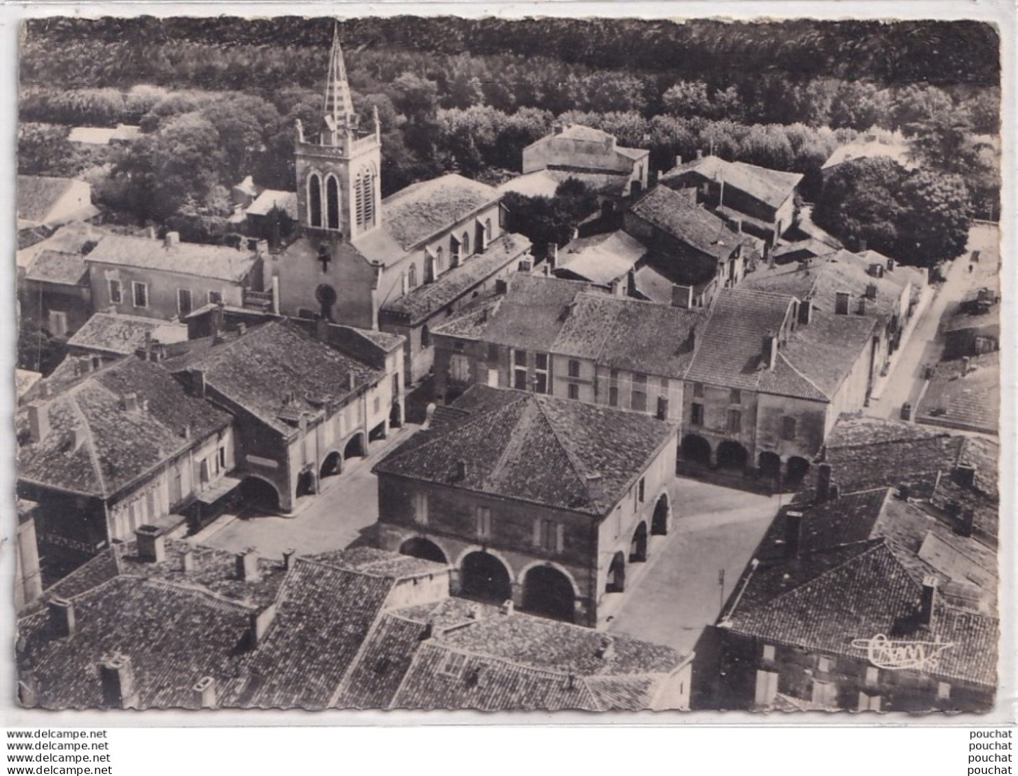 A20-47) DAMAZAN (LOT ET GARONNE)  VUE AERIENNE SUR  L ' EGLISE  - ( OBLITERATION DE  1961 - 2 SCANS ) - Damazan