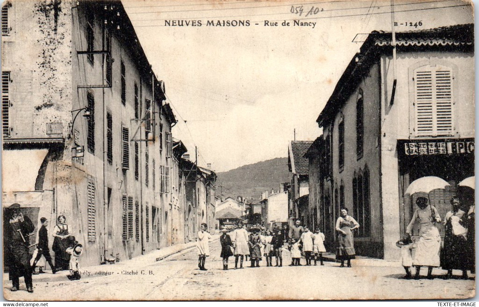 54 NEUVES MAISONS - La Rue De Nancy  - Neuves Maisons