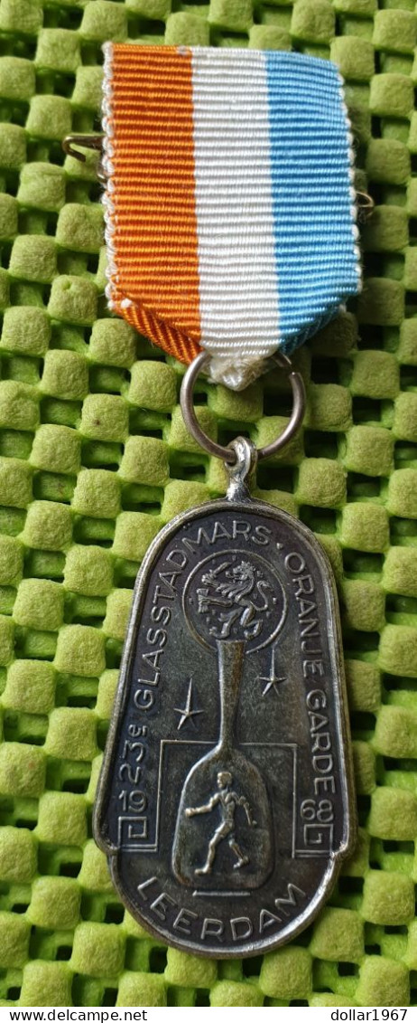 Medaile : 23e. Glasstadmars. Oranje Garde Leerdam 1968  -  Original Foto  !!  Medallion  Dutch - Other & Unclassified