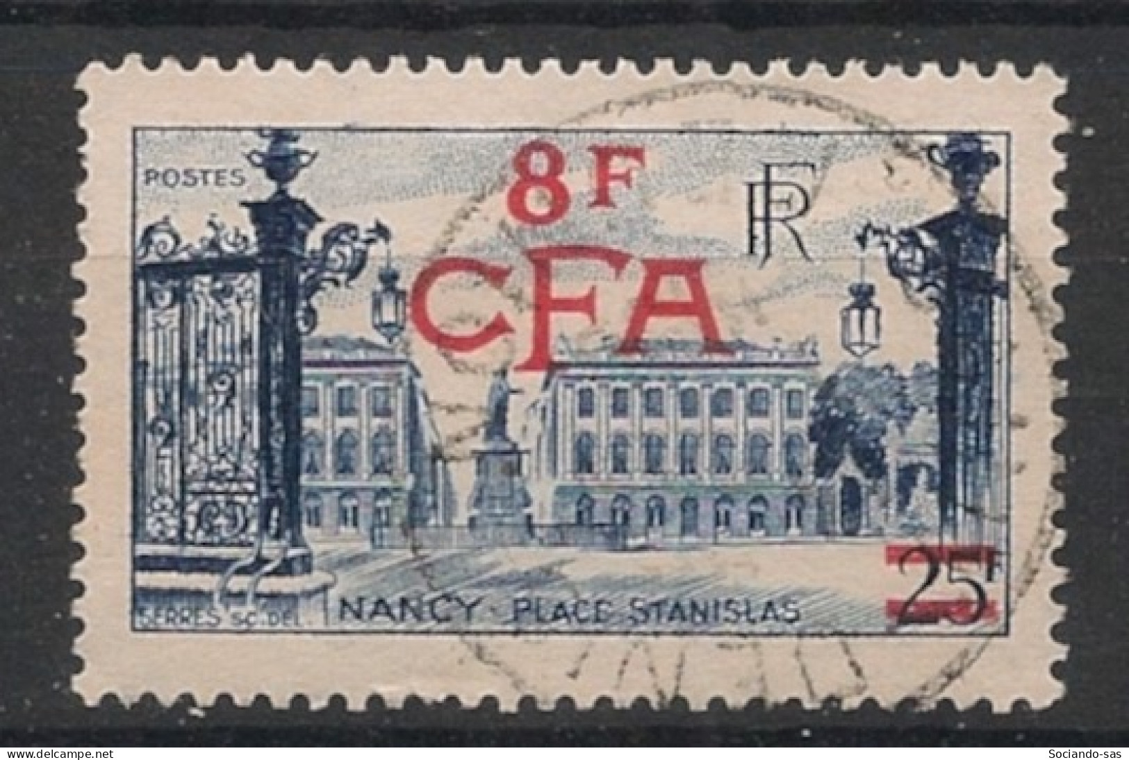 REUNION - 1949-52 - N°YT. 301 - Place Stanislas 8f Sur 25f - Oblitéré / Used - Used Stamps