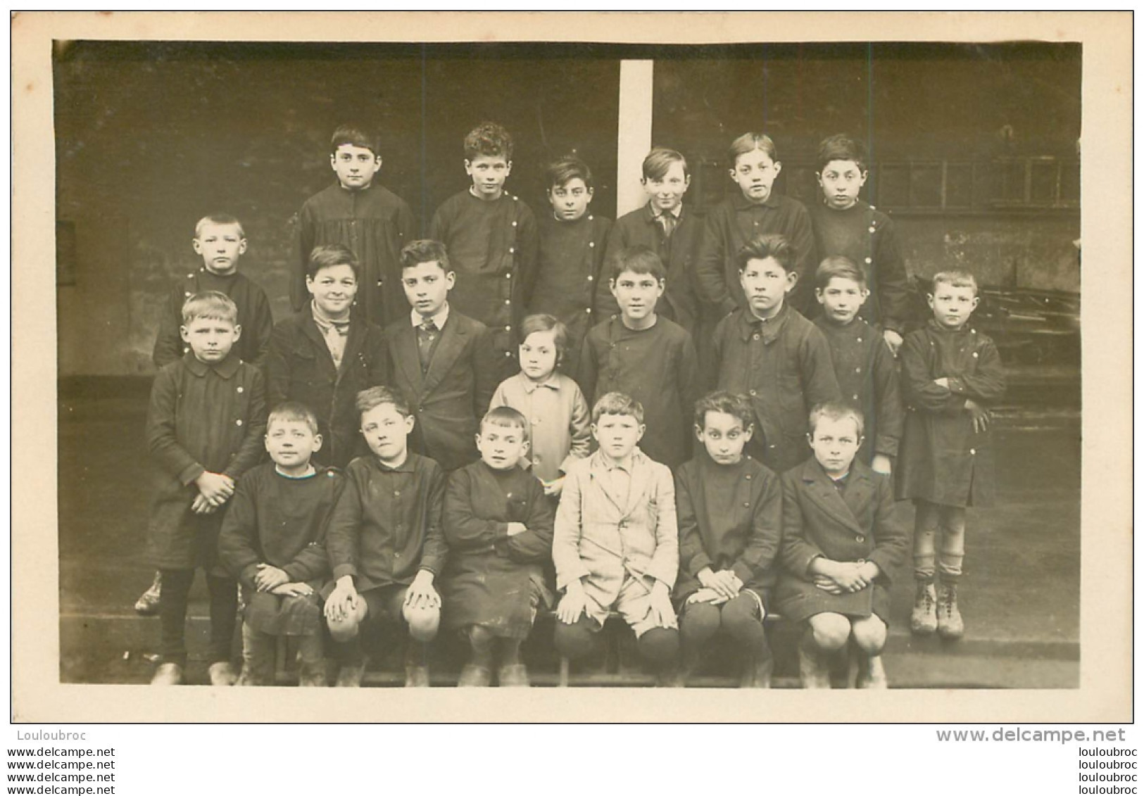 CARTE PHOTO  GROUPE D'ENFANTS  LIEU NON IDENTIFIE - A Identifier