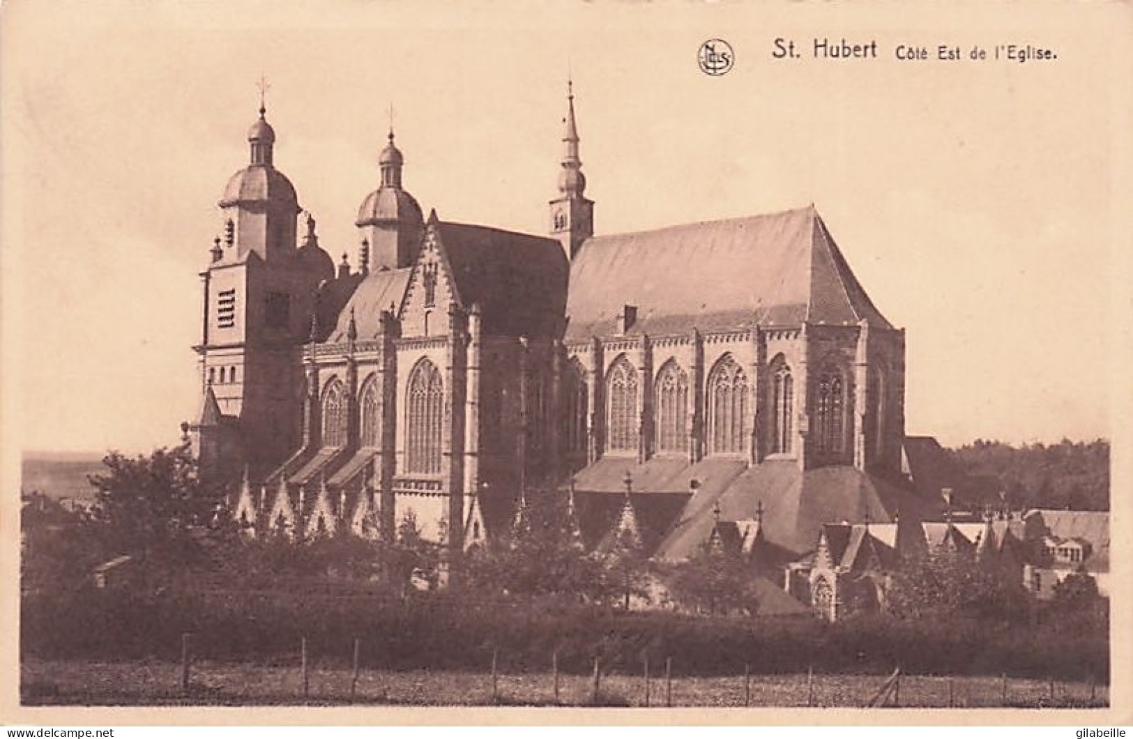 Luxembourg - SAINT HUBERT - Coté Est De L'église - Saint-Hubert