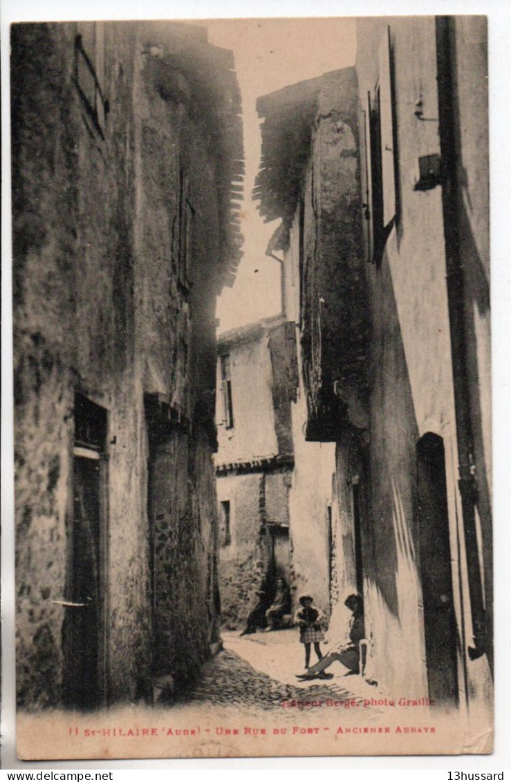 Carte Postale Ancienne Saint Hilaire - Une Rue Du Fort. Ancienne Abbaye - Saint Hilaire