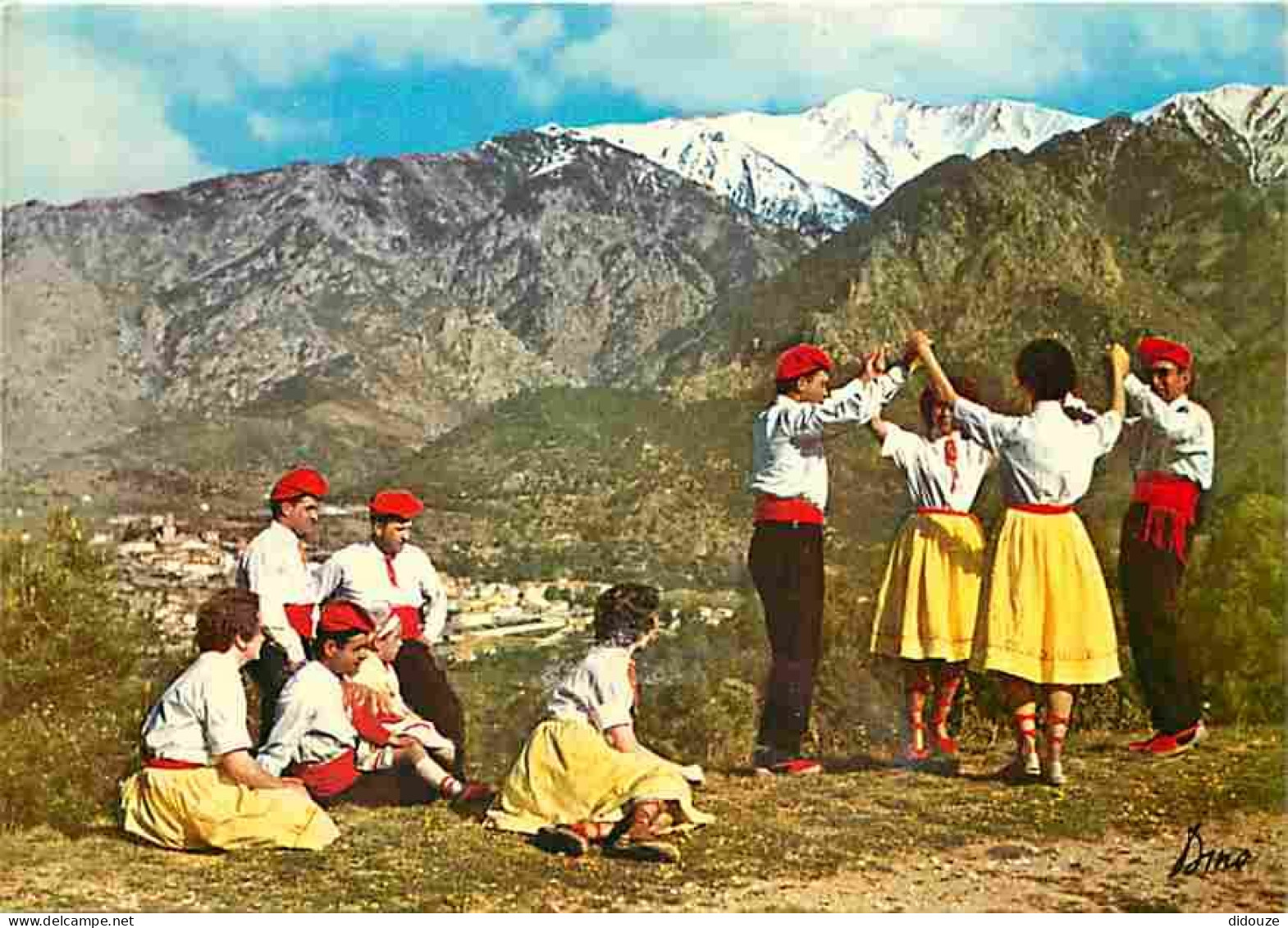 Folklore - Danses - Pays Catalan - Roussillon - La Sardane - Le Mont Canigou - Voir Scans Recto Verso - Danses