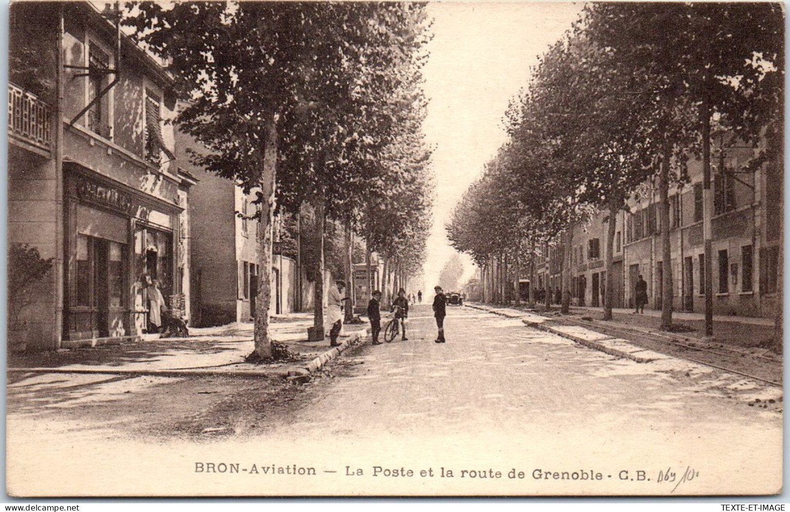 69 BRON - La Poste Et La Route De Grenoble -  - Bron