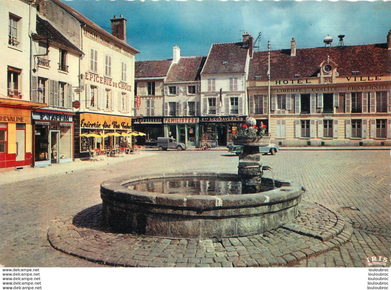 LA FERTE GAUCHER  HOTEL DE VILLE SUR LA PLACE DU GENERAL DE GAULLE - La Ferte Gaucher