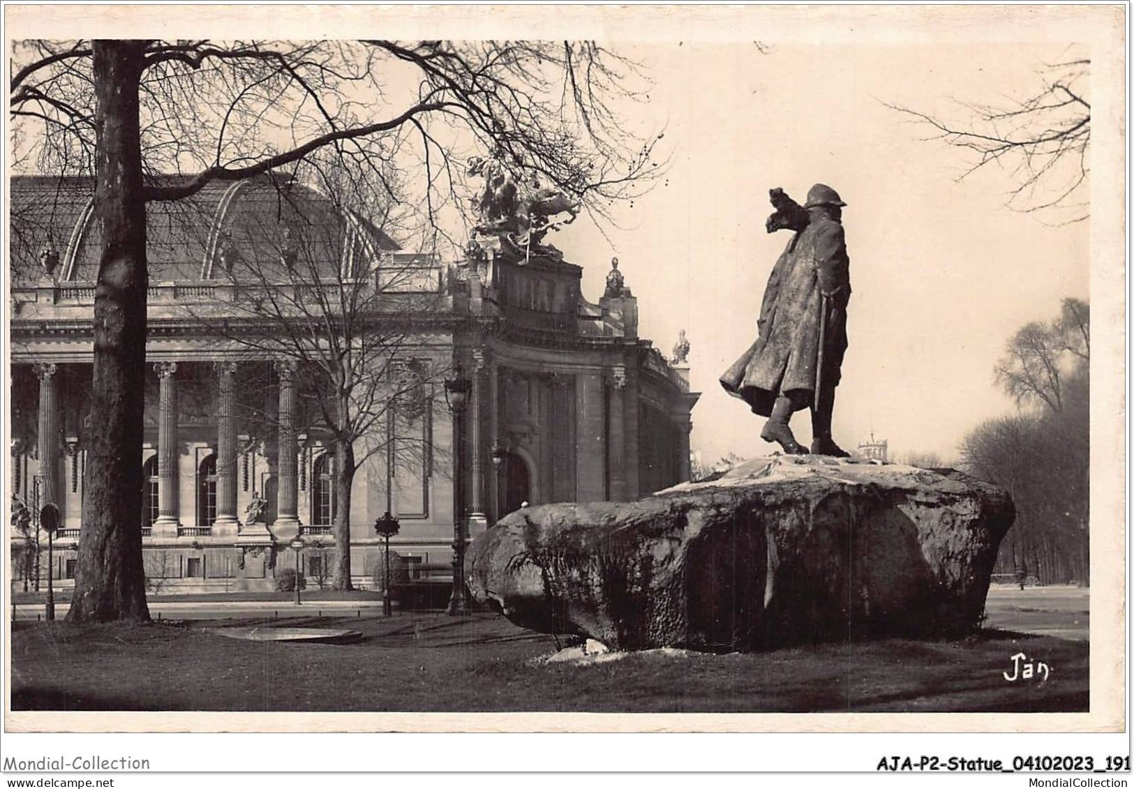 AJAP2-STATUE-0198 - PARIS - Les Champs élysées - Le Grand Palais Et La Statue De G-Clemenceau  - Denkmäler