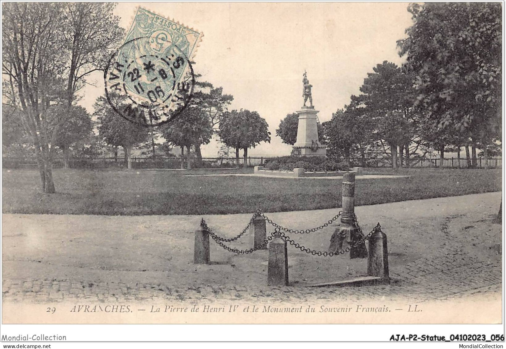 AJAP2-STATUE-0131 - AVRANCHES - La Pierre De Henri IV Et Le Monument Du Souvenir Français  - Denkmäler