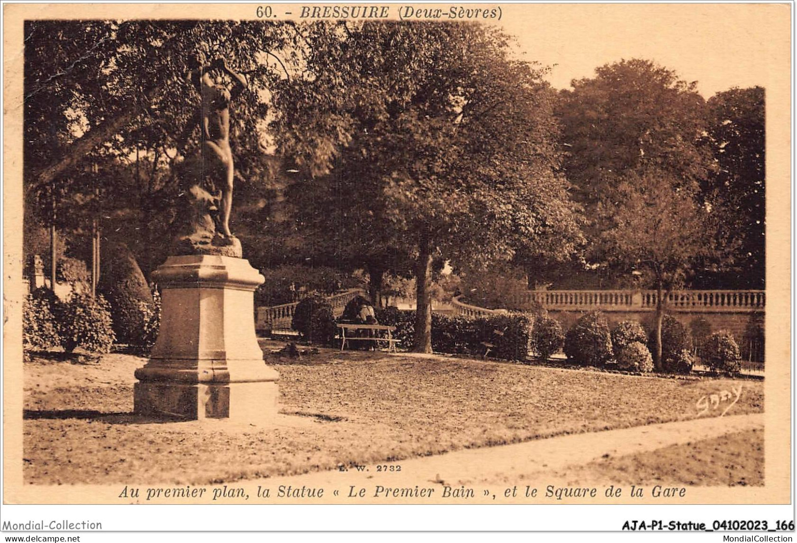 AJAP1-STATUE-0084 - Au Premier Plan - La Statue - Le Premier Bain  - Denkmäler