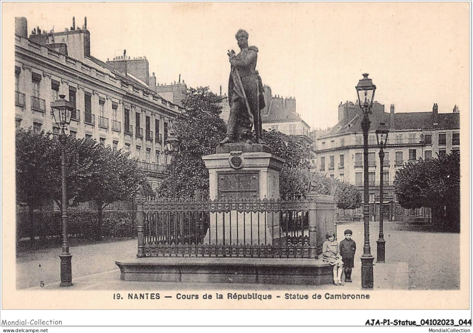 AJAP1-STATUE-0023 - NANTES - Cours De La République - Statue Cambronne  - Denkmäler