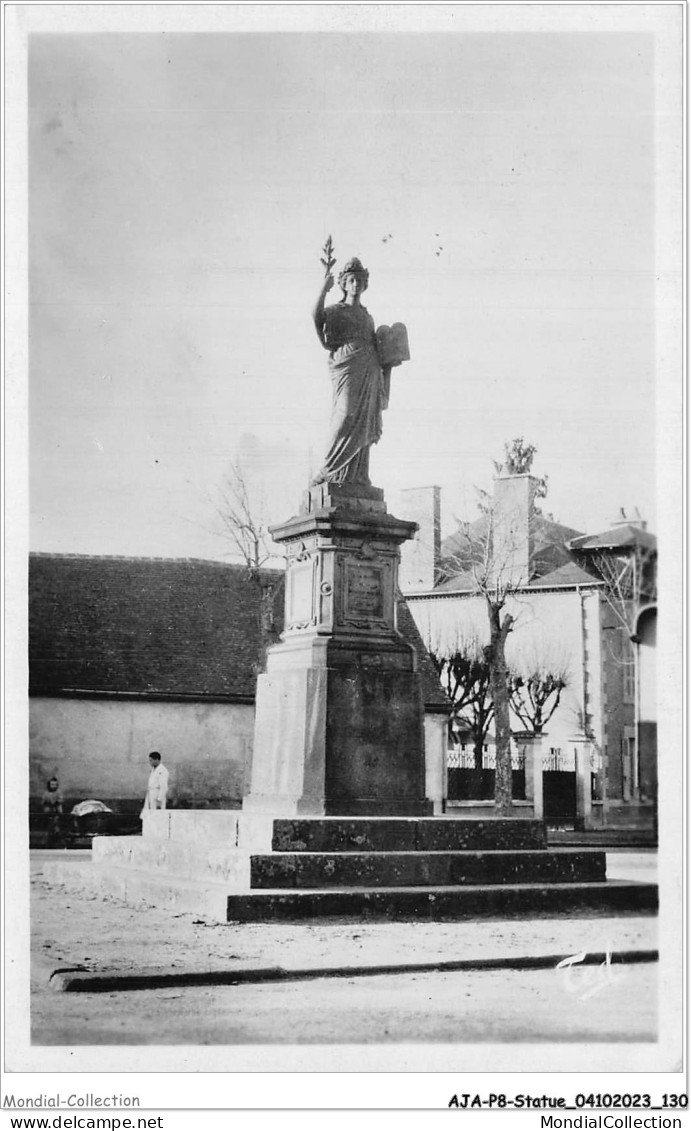 AJAP8-STATUE-0753 - VARENNES - Statue De La Liberté  - Monuments