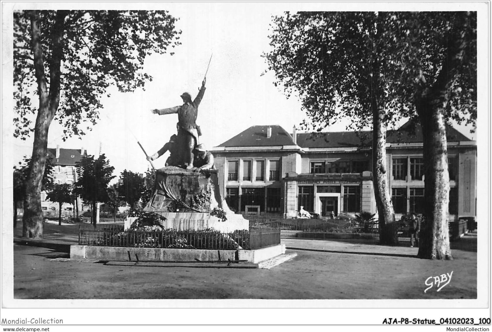 AJAP8-STATUE-0738 - BRIVE - Monument De La Victoire  - Denkmäler