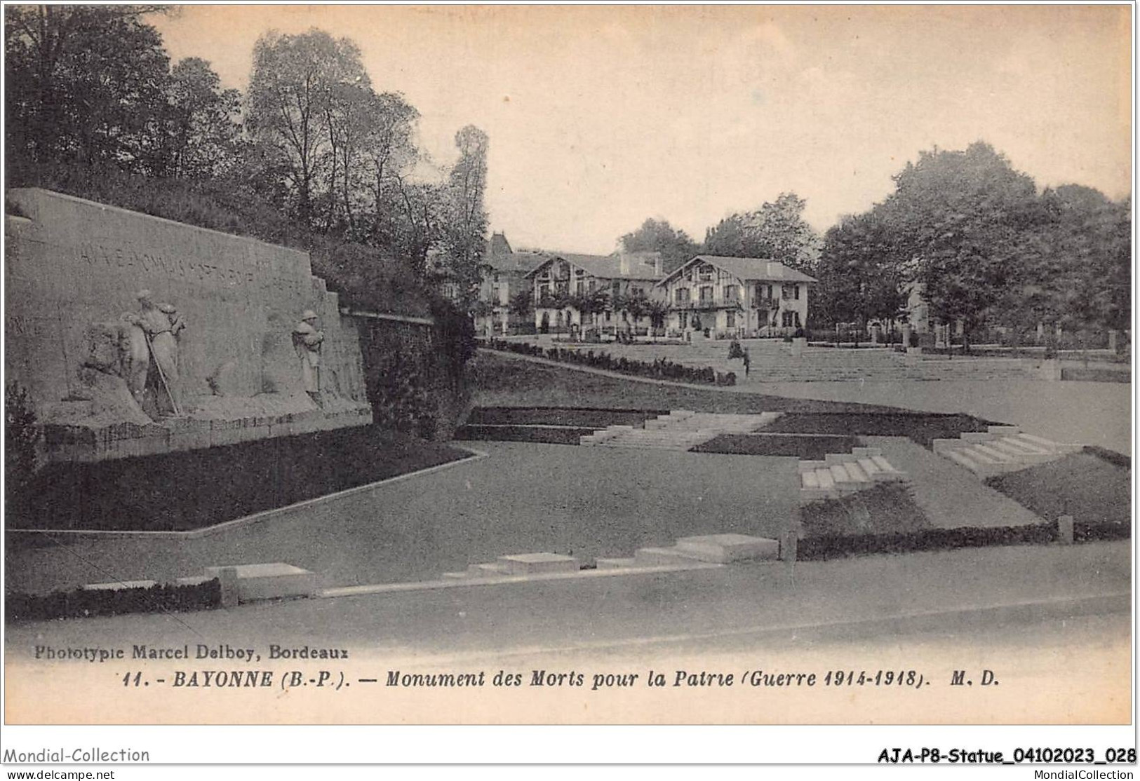 AJAP8-STATUE-0702 - BAYONNE - Monument Aux Morts Pour La Patrie - Guerre 1914-1918  - Monuments