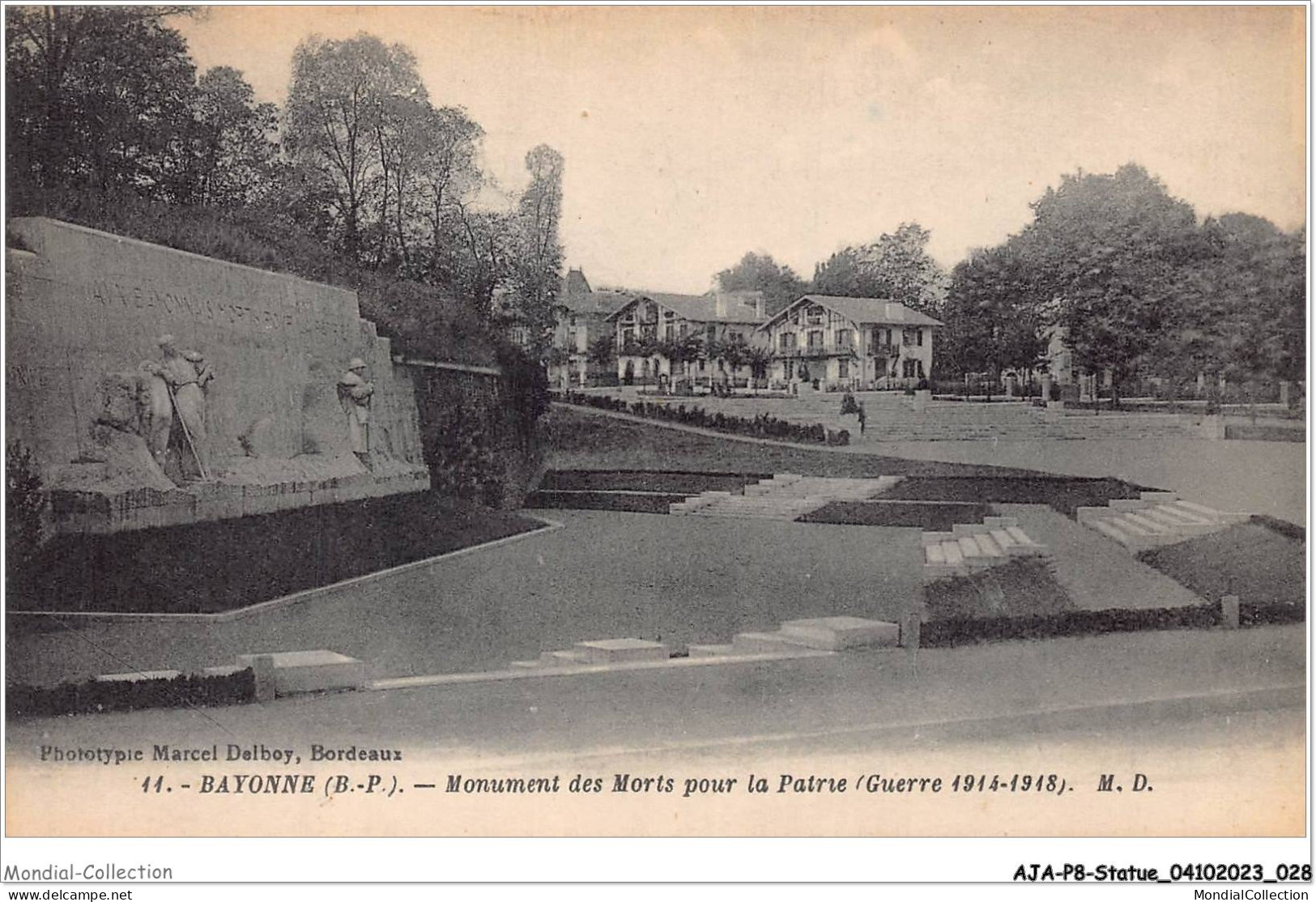 AJAP8-STATUE-0702 - BAYONNE - Monument Aux Morts Pour La Patrie - Guerre 1914-1918  - Denkmäler