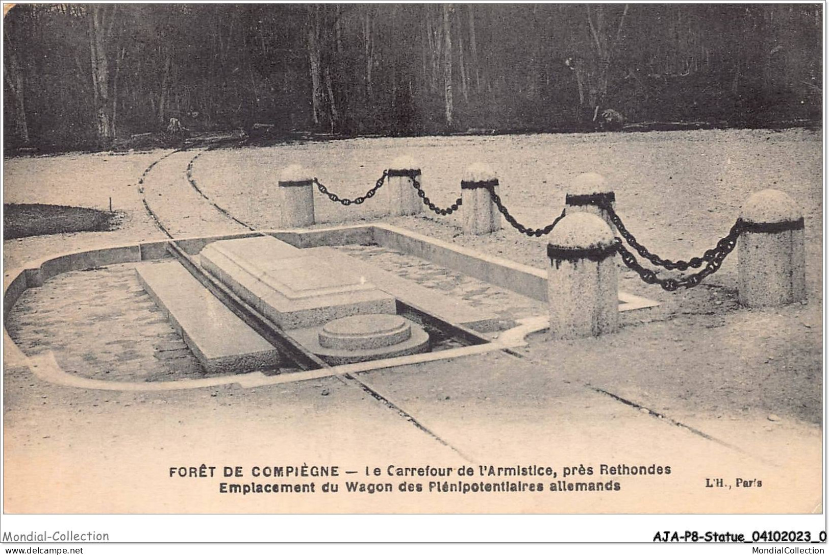 AJAP8-STATUE-0688 - Forêt De COMPIEGNE - Le Carrefour De L'armistice  - Denkmäler