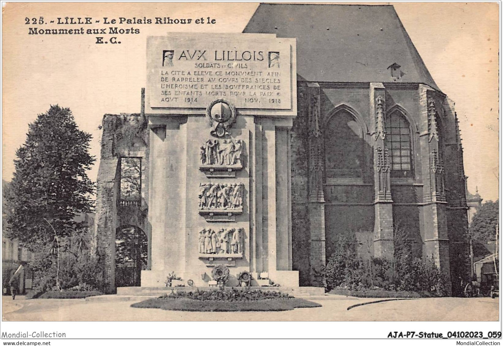 AJAP7-STATUE-0636 - LILLE - Le Palais Rihaur Et Le Monument Aux Morts - Denkmäler