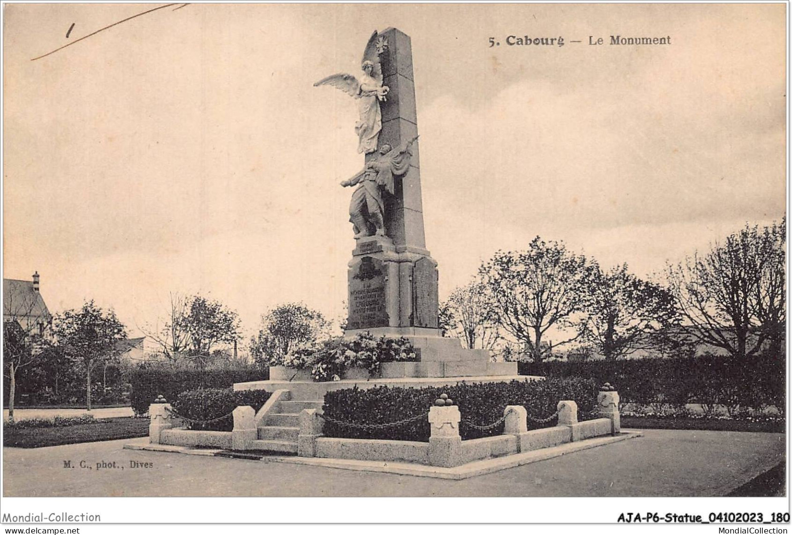 AJAP6-STATUE-0604 - CABOURG - Le Monument  - Monuments