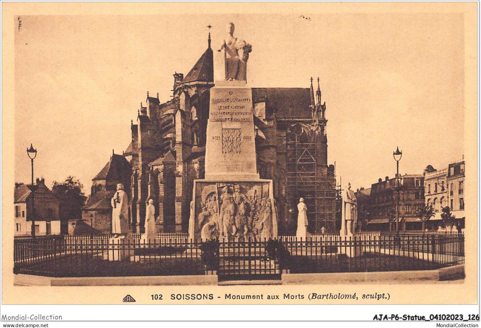 AJAP6-STATUE-0577 - SOISSONS - Monument Aux Morts  - Monumenten