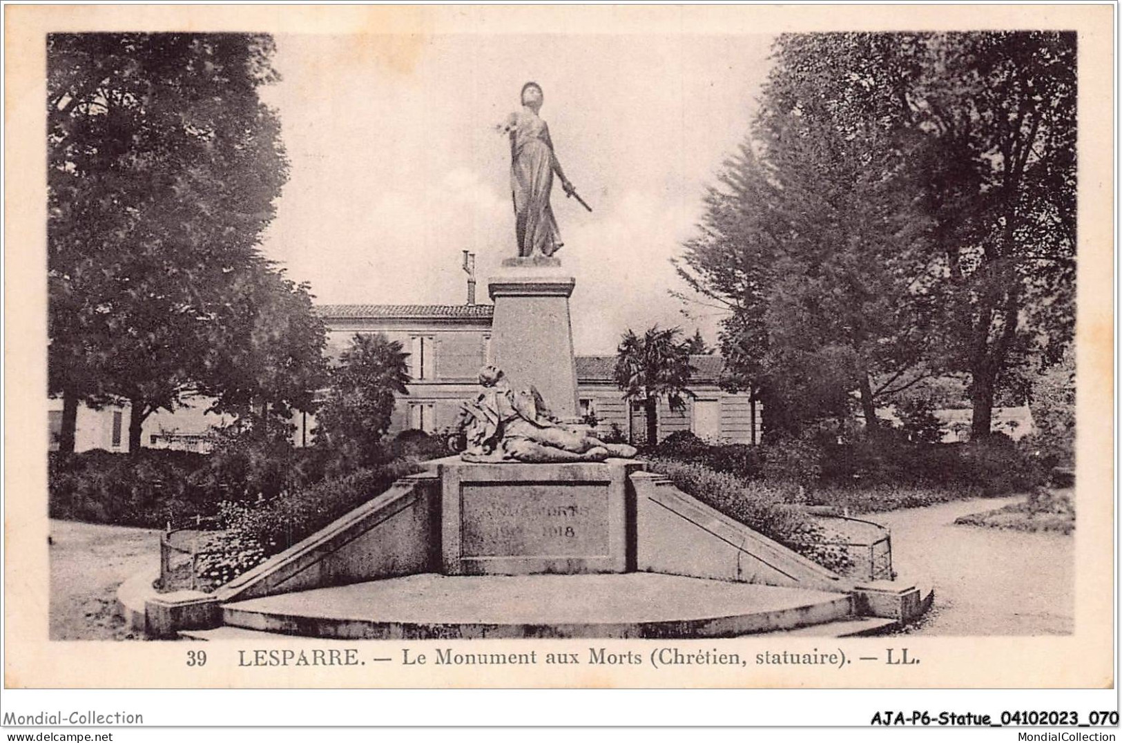 AJAP6-STATUE-0549 - LESPARRE - Le Monument Aux Morts  - Monuments