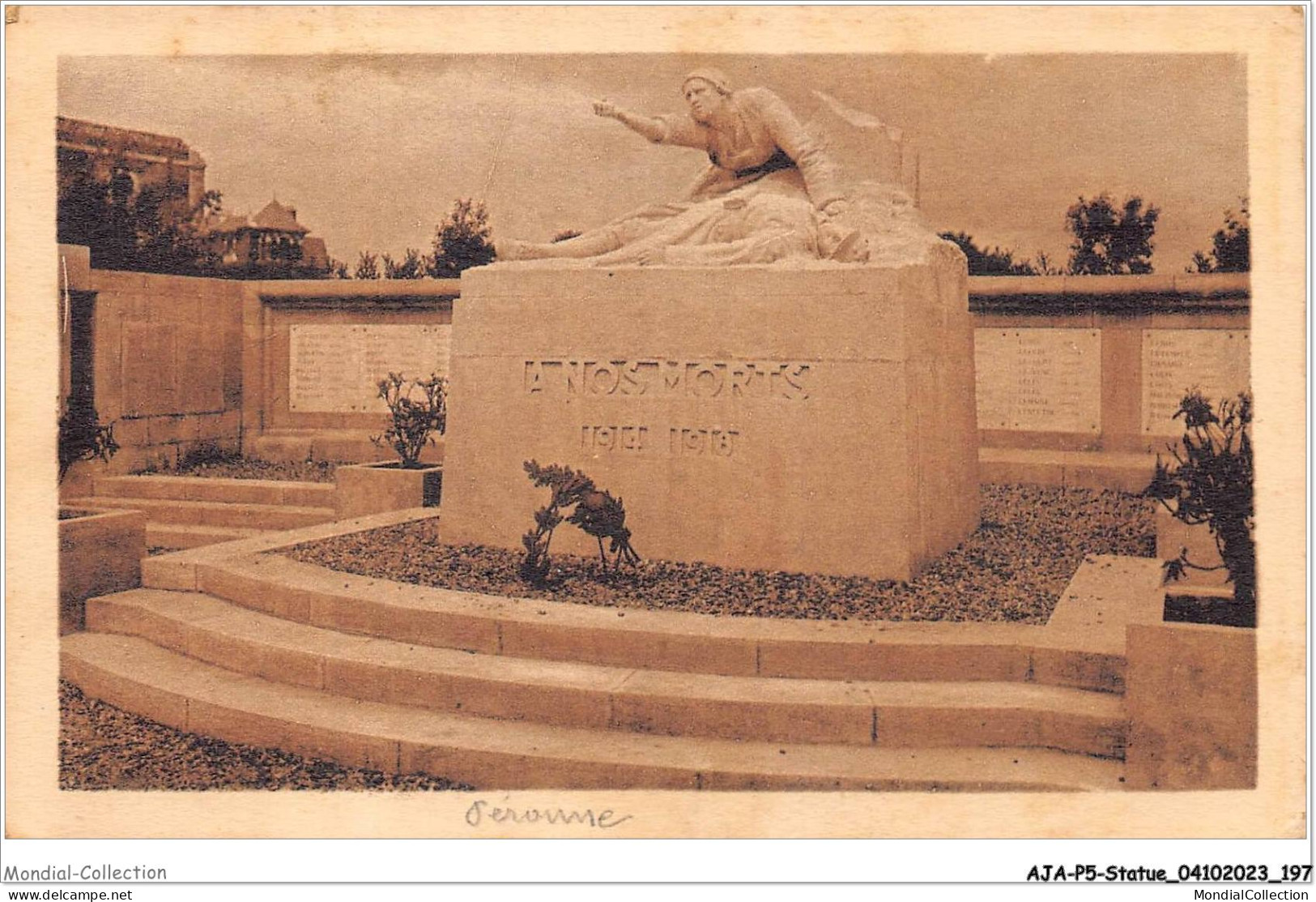AJAP5-STATUE-0511 - PERONNE - Monuments Aux 121 Morts Pour La France Et 36 Victimes Civiles  - Monumenten