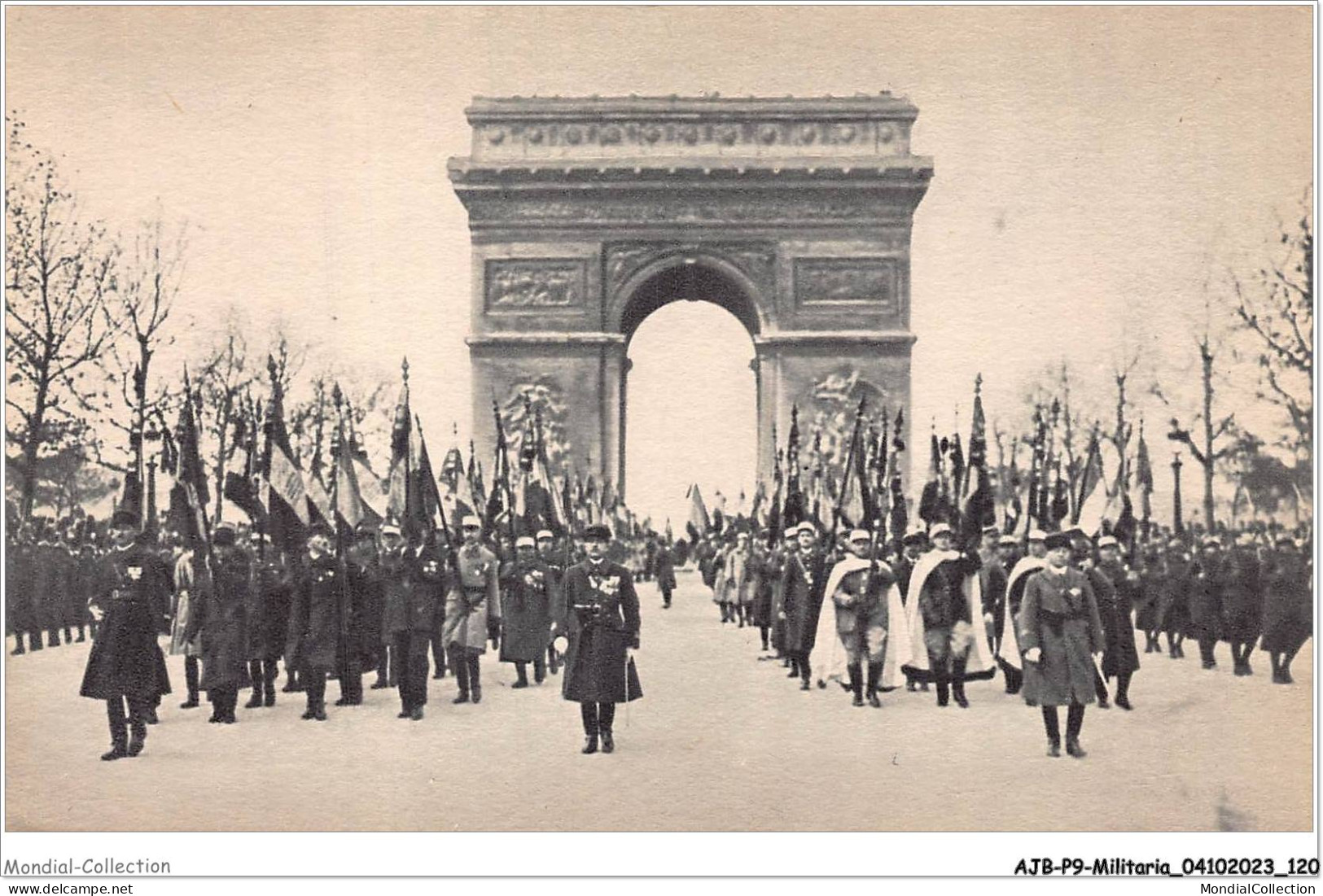 AJBP9-0894 - MILITARIA - 11novembre - Des Drapeaux - Des Regiments Dissous - Uniformi