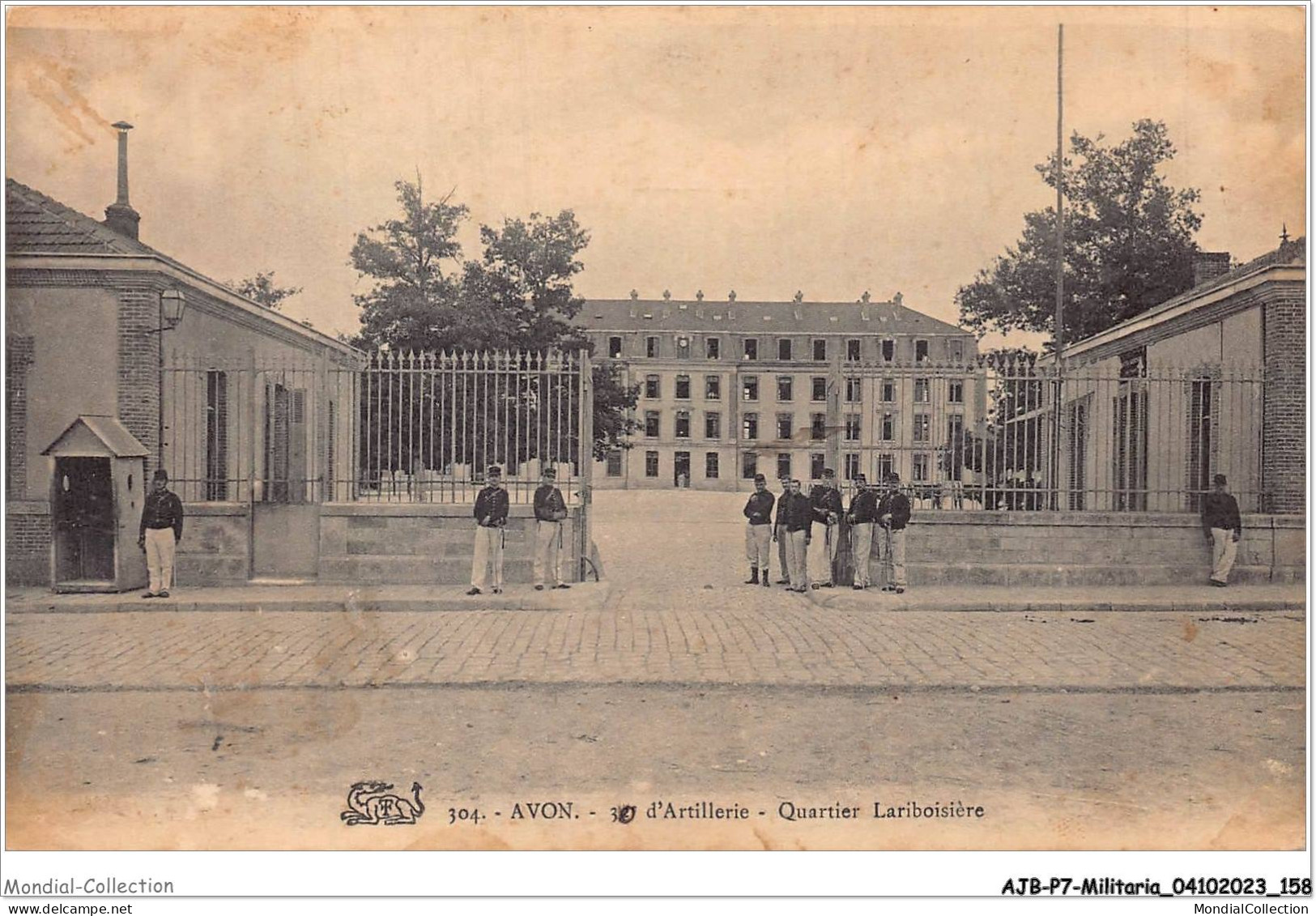 AJBP7-0712 - MILITARIA - Avon - 30 D'artillerie - Quartier Lariboisière - Uniformi