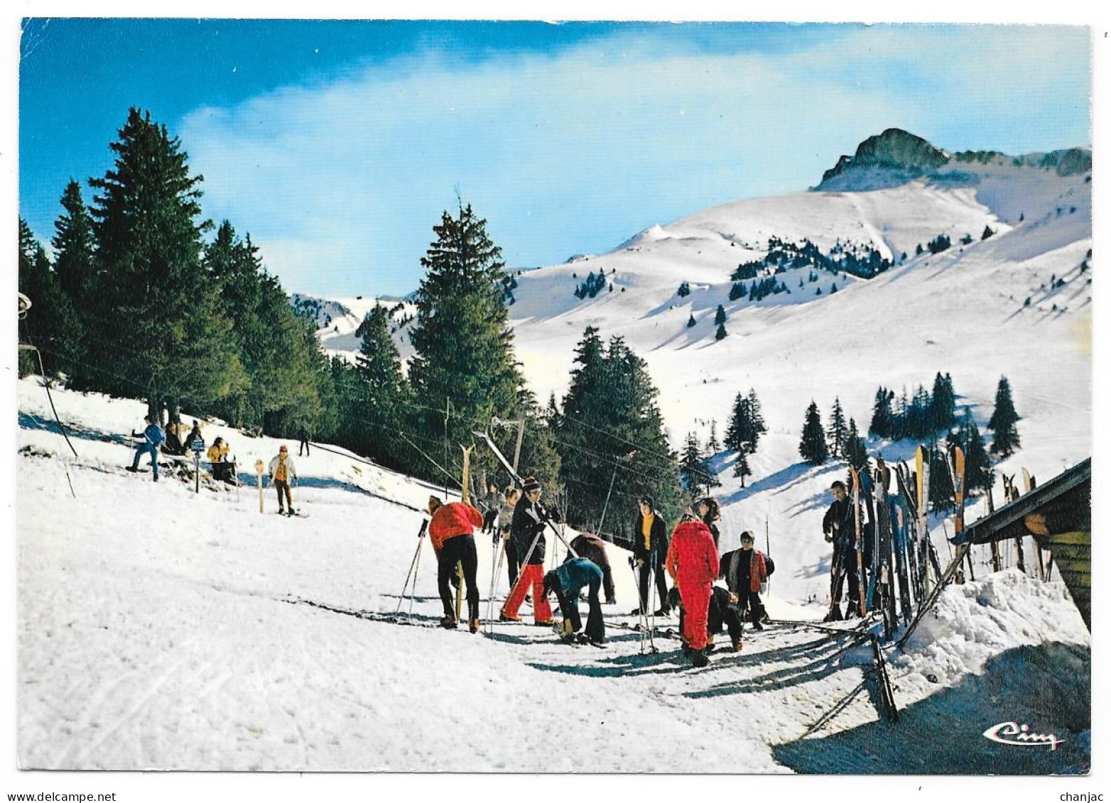 Cpsm: 74 THOLLON LES MEMISES (ar. Thonon Les Bains) Groupe De Skieurs, Au Fond, La Borée  Ed. CIM  N° 3.30.72.0258 (rare - Thollon