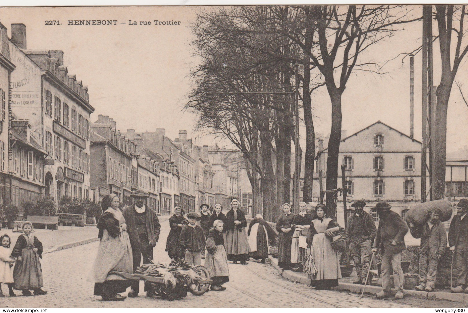 56 HENNEBONT    La Rue Trottier        SUPER PLAN .1905   ….avec Marchands.    RARE - Hennebont