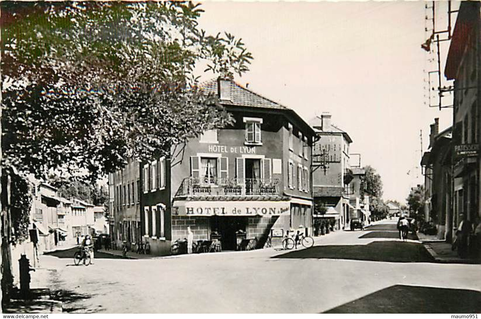 38 PONT DE CHERUY - PLACE CONSTANTIN. LA RUE CENTRALE ET LA RUE DE LA REPUBLIQUE - HOTEL DE LYON - Pont-de-Chéruy