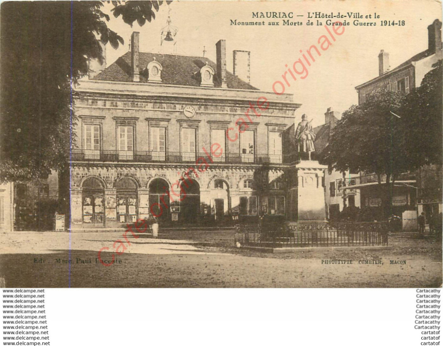 15.  MAURIAC .  Hôtel De Ville Et MOnument Aux Morts . - Mauriac