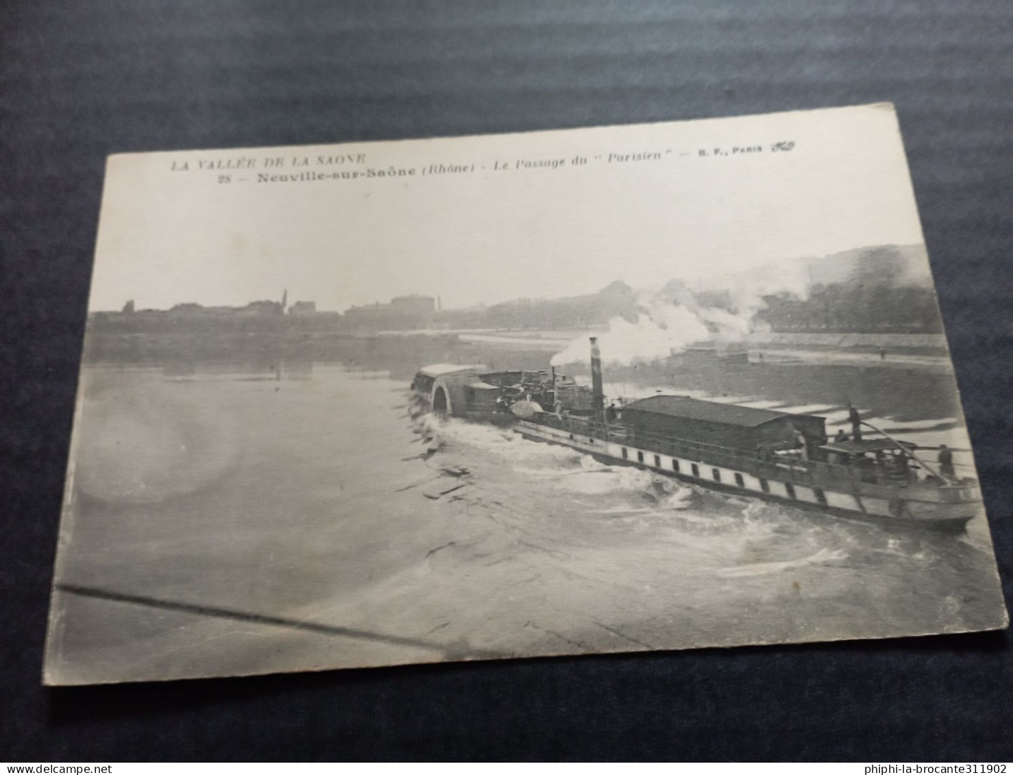 H 12/1- Le Passage Du Parisien - Neuville Sur Saone