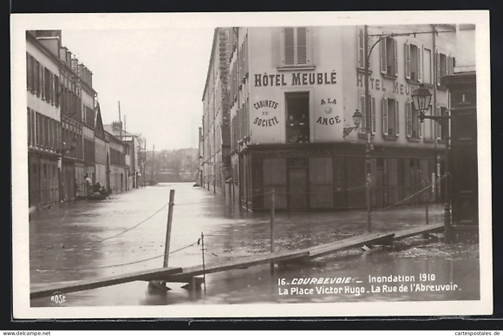 AK Courbevoie, Inondation 1910, La Place Victor Hugo, La Rue De L`Abreuvoir, Hochwasser  - Overstromingen