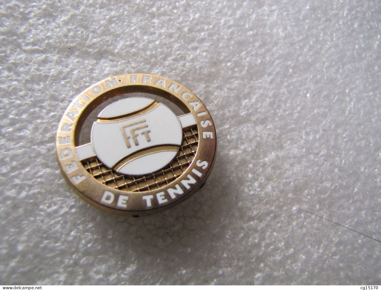 NO PIN'S  BROCHE   F F T  FEDERATION FRANÇAISE DE TENNIS  BALLE BLANCHE  Zamak  BALLARD - Tenis