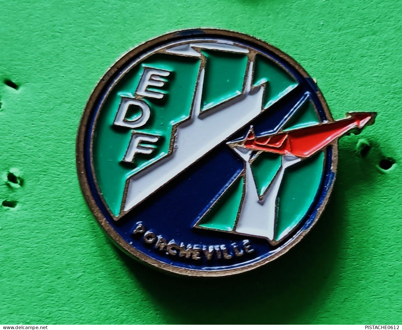 Pin's EDF Porcheville. Ø 2,5 Cm - EDF GDF