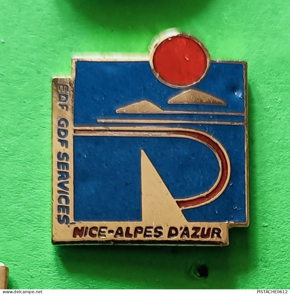 Pin's EDF-GDF Services Nice-Alpes D'Azur Signé Stadium - EDF GDF