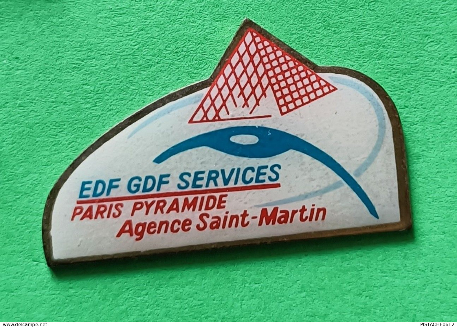 Pin's EDF-GDF Services Paris Pyramide Agence Saint-Martin - EDF GDF