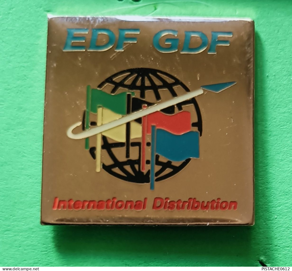 Pin's EDF-GDF International Distribution 2,8 Cm X 2,8 Cm - EDF GDF