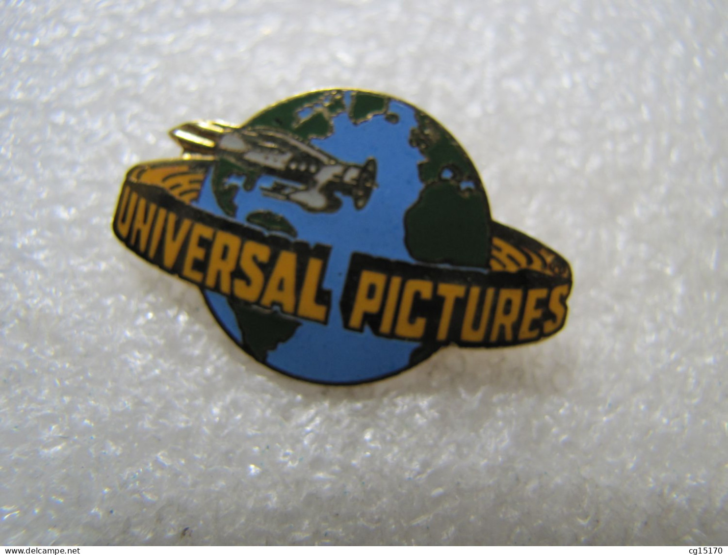 NO PIN'S   BROCHE  UNIVERSAL PICTURES    CINEMA      Email Grand Feu  AVION - Cine