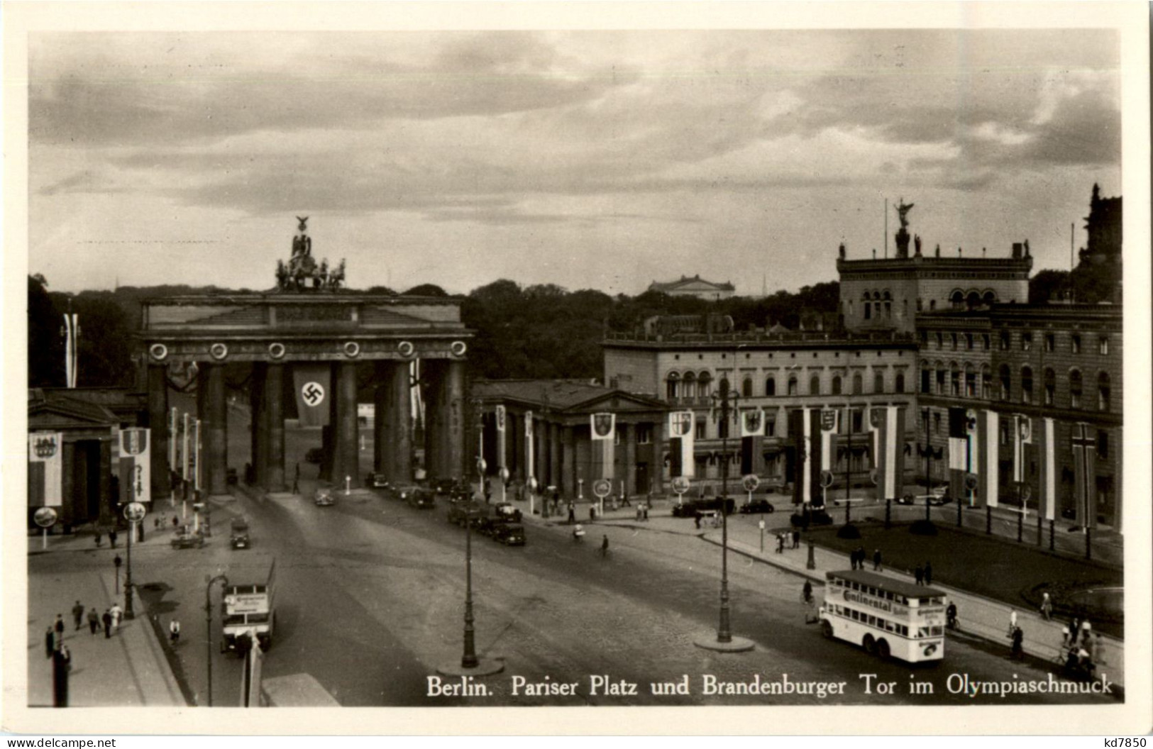 Berlin - Brandenburger Tor Mit Hakenkreuzfahnen - Porte De Brandebourg