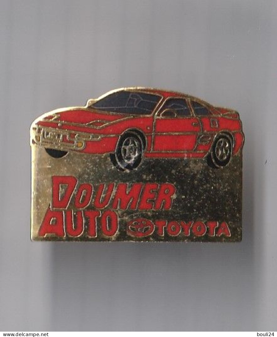 PIN'S   THEME AUTOMOBILE  TOYOTA  GARAGE  DOUMER A CHAMBOURCY  EN YVELINES - Toyota