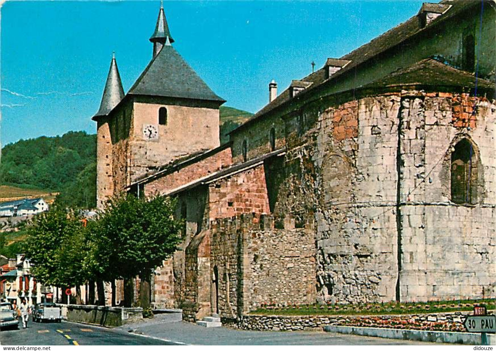 65 - Saint Pé De Bigorre - L'Eglise - Automobiles - CPM - Voir Scans Recto-Verso - Saint Pe De Bigorre