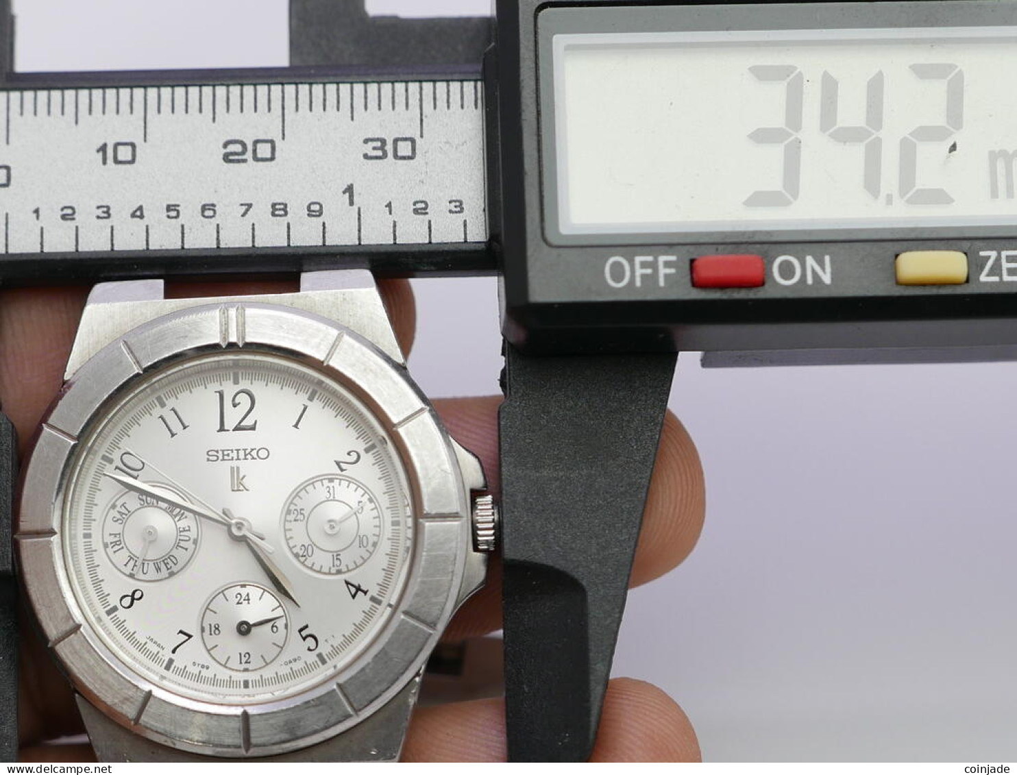 Vintage Seiko LK Lukia 5Y89 0B20 White Dial Lady Quartz Watch Japan Round 34mm