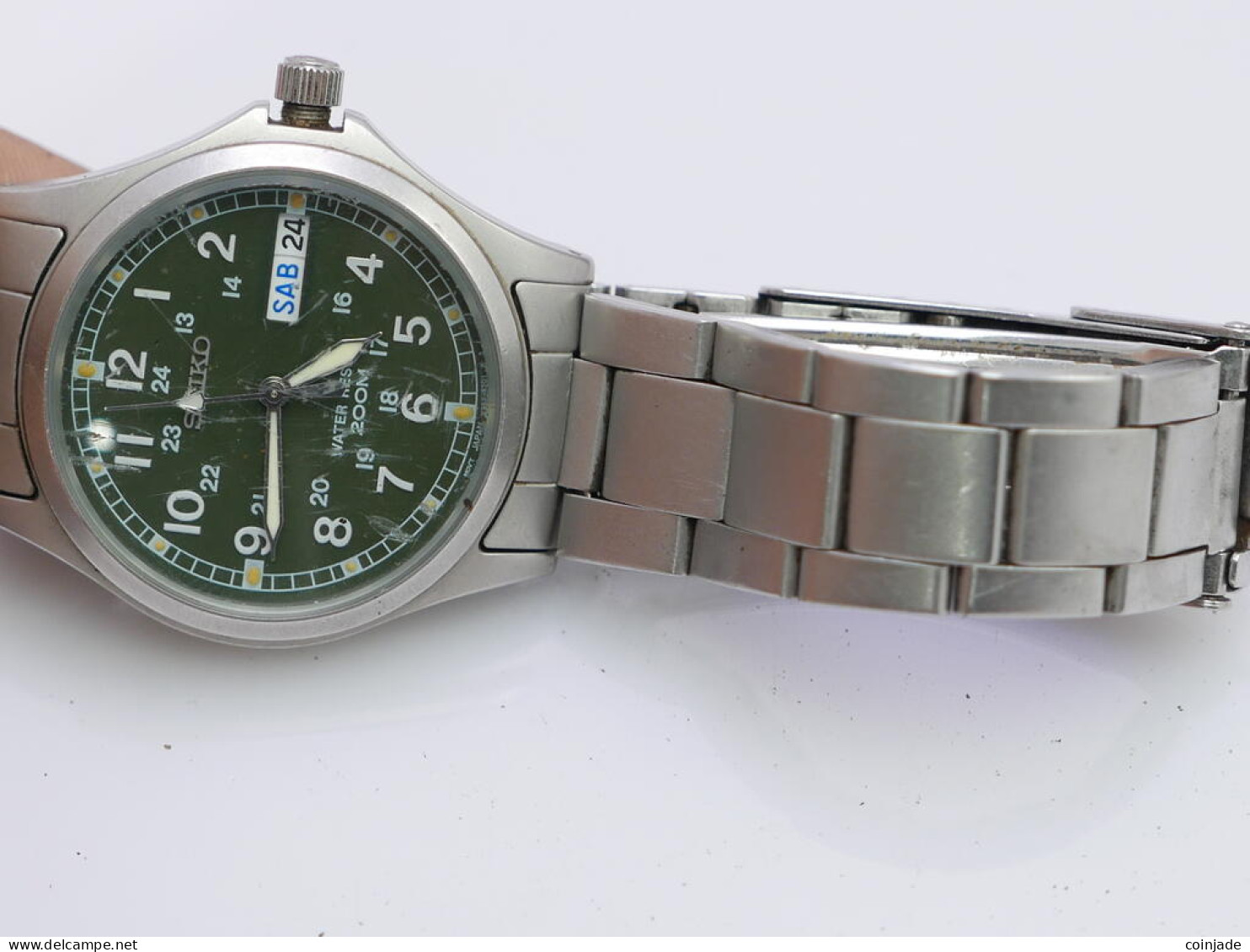 Vintage Seiko V743 8060 Green Dial Men Quartz Watch Japan Round Shape 39mm
