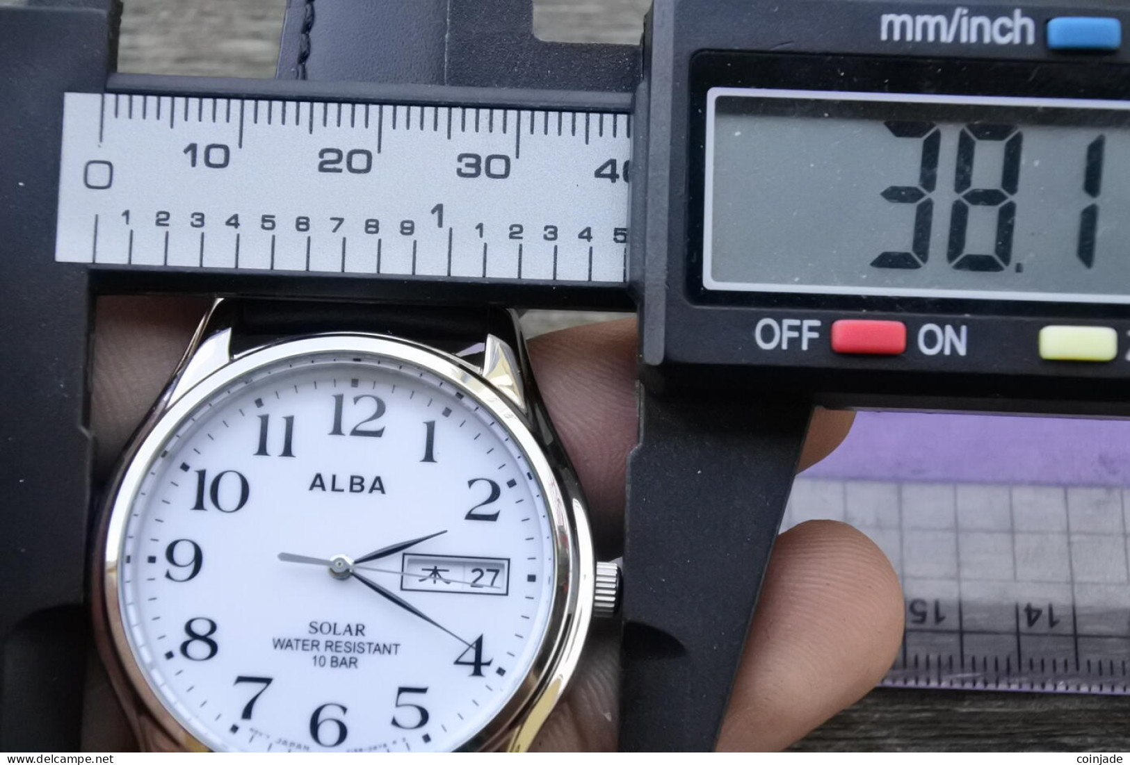 Vintage Alba Solar V158 0AX0 White Dial Men Quartz Watch Japan Round Shape 25mm