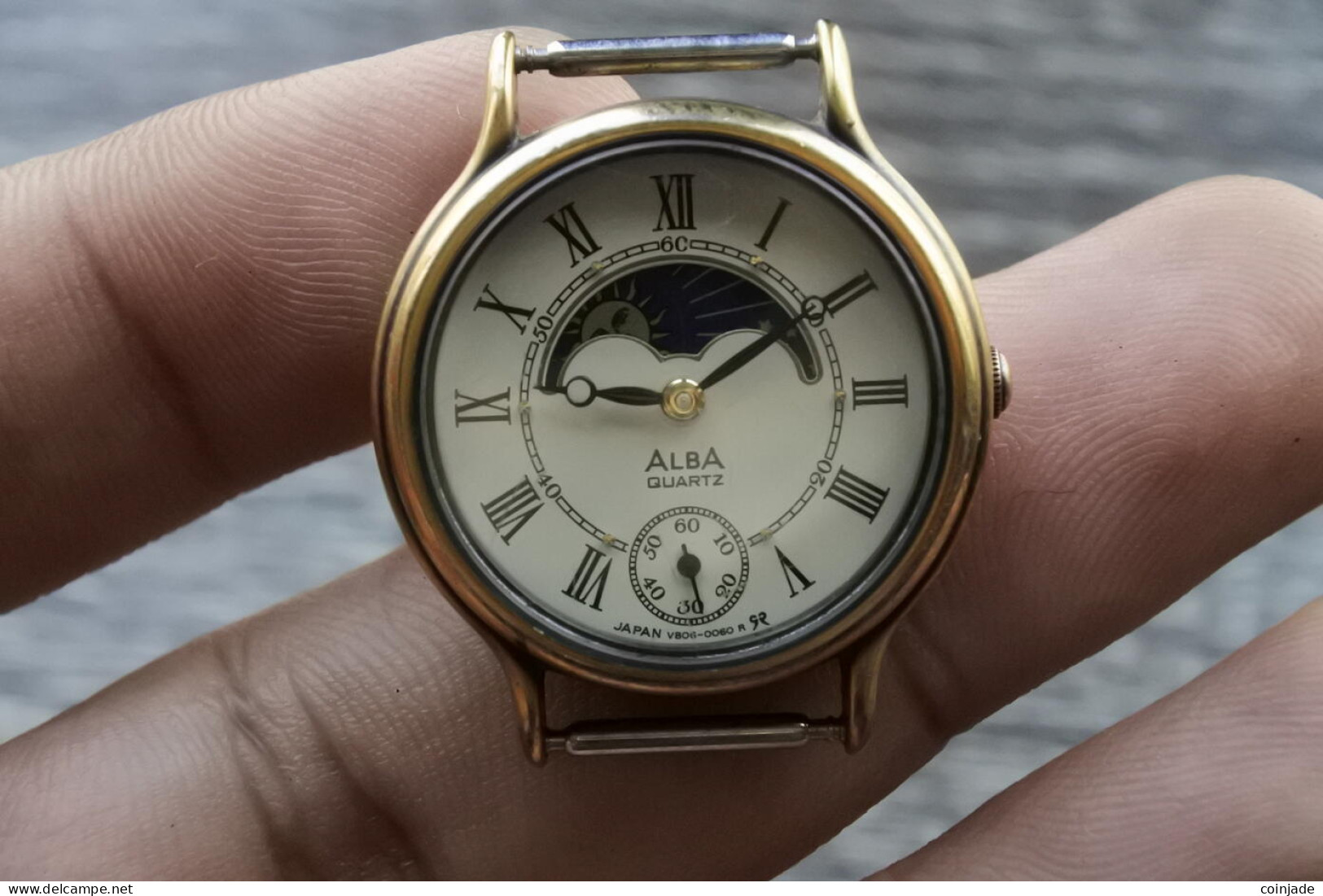 Vintage Alba V806 0060 Sun Moon Lady Quartz Watch Japan Round Shape 25mm - Watches: Old