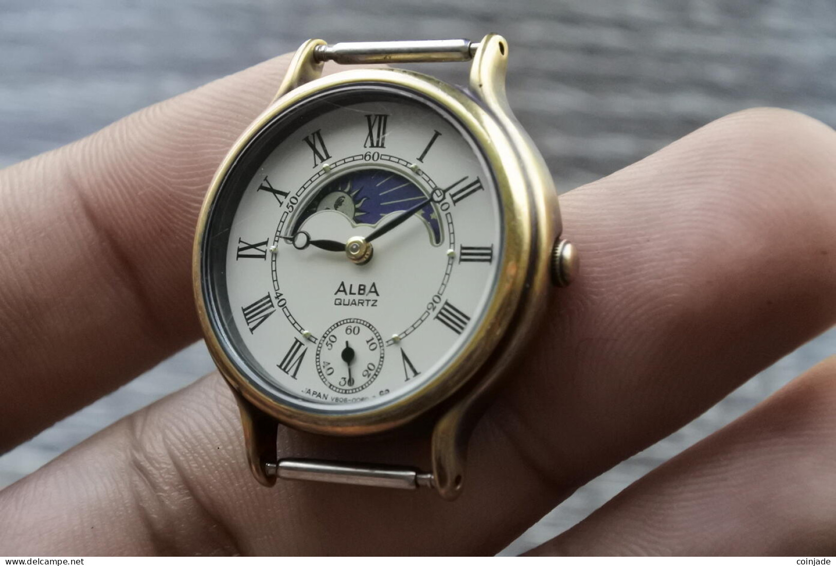Vintage Alba V806 0060 Sun Moon Lady Quartz Watch Japan Round Shape 25mm - Antike Uhren