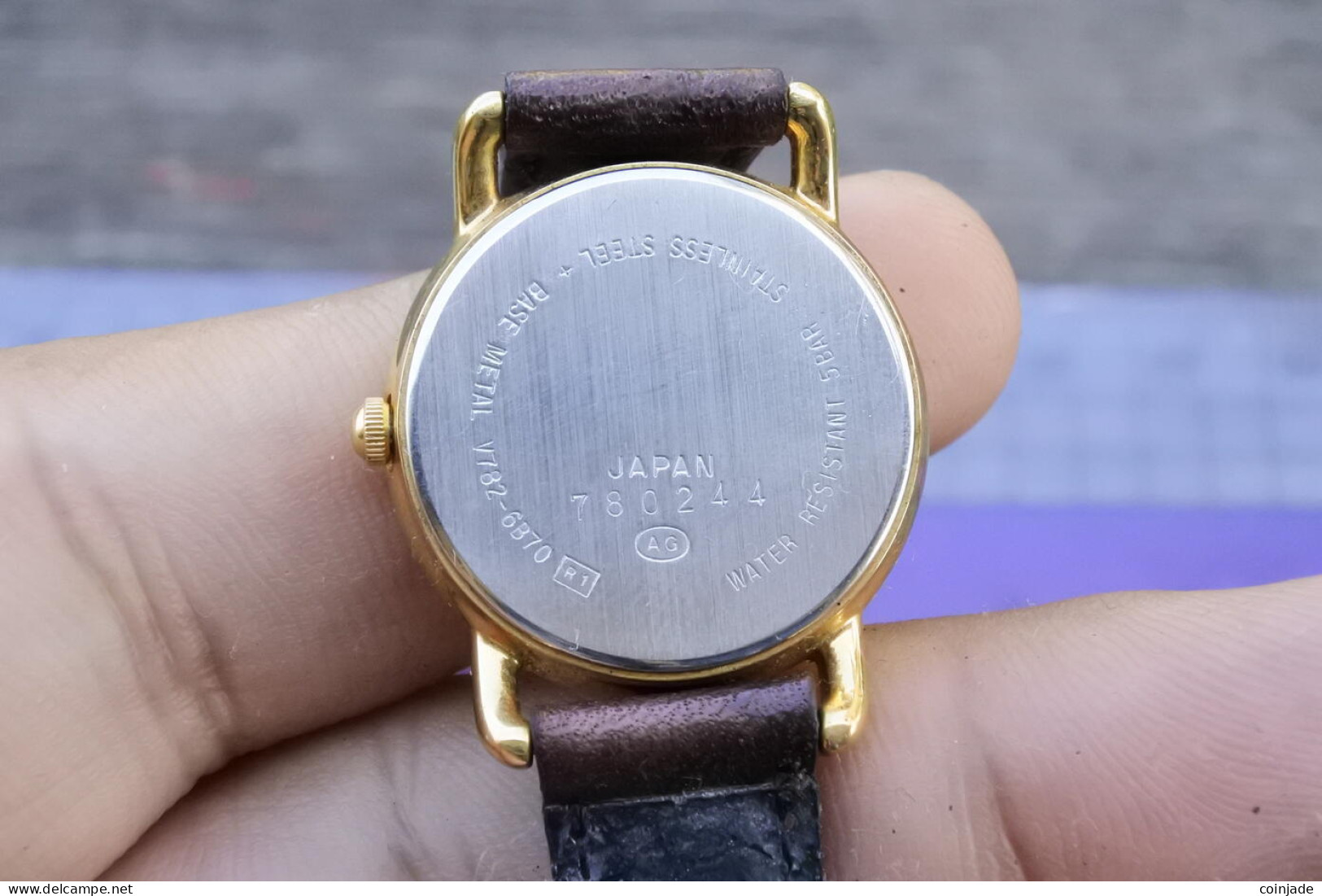 Vintage Alba V782 6B70 White Dial Lady Quartz Watch Japan Round Shape 25mm
